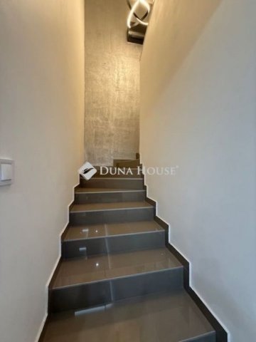 Eladó családi ház, Vecsésen 147 M Ft, 4 szobás