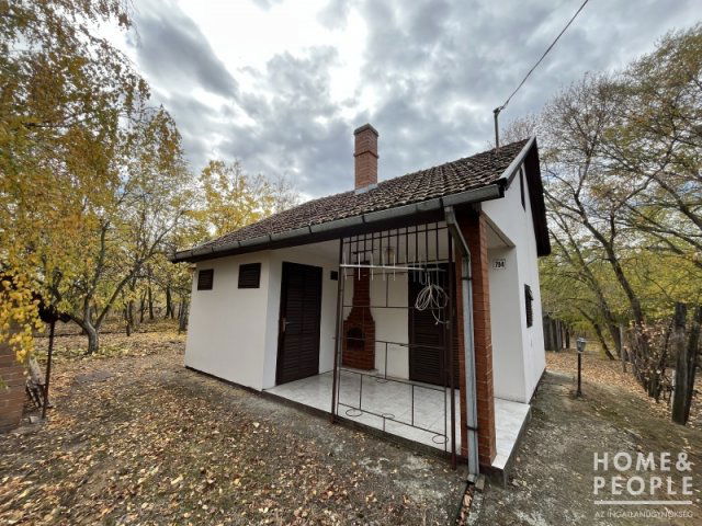 Eladó családi ház, Csongrádon 15 M Ft, 2 szobás