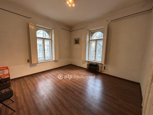 Eladó téglalakás, Budapesten, VI. kerületben 83.9 M Ft, 3 szobás