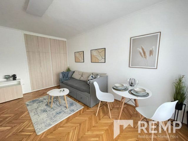 Eladó téglalakás, Pécsett 49.9 M Ft, 2 szobás