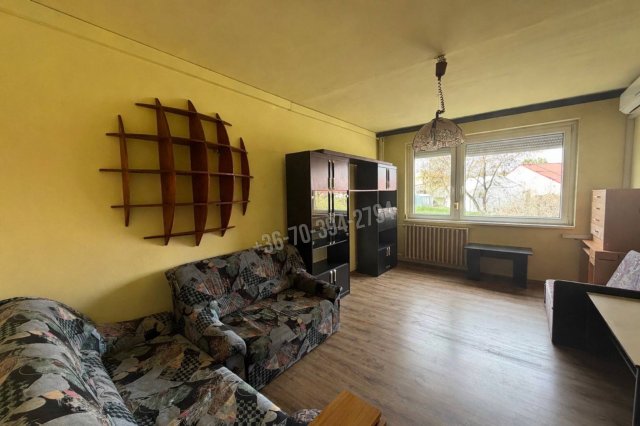 Eladó panellakás, Oroszlányban 32 M Ft, 2 szobás