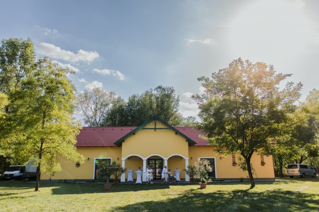 Eladó hotel, Kiskunmajsán 330 M Ft / költözzbe.hu