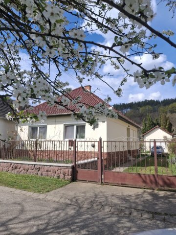 Eladó családi ház, Parádon 55.9 M Ft, 3 szobás