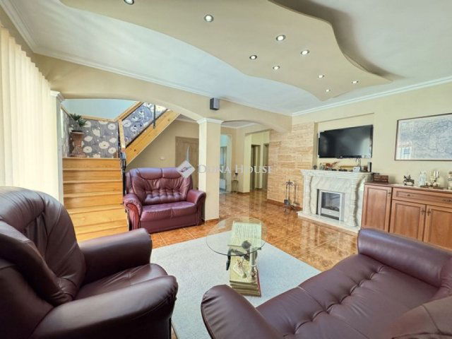 Eladó családi ház, Békéscsabán 93.9 M Ft, 6 szobás