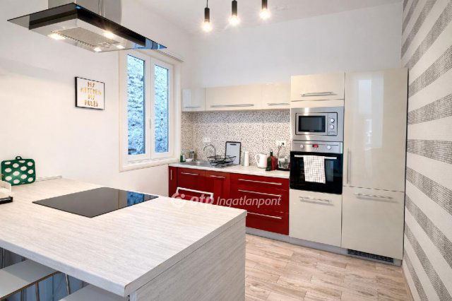 Kiadó téglalakás, albérlet, Budapesten, VI. kerületben