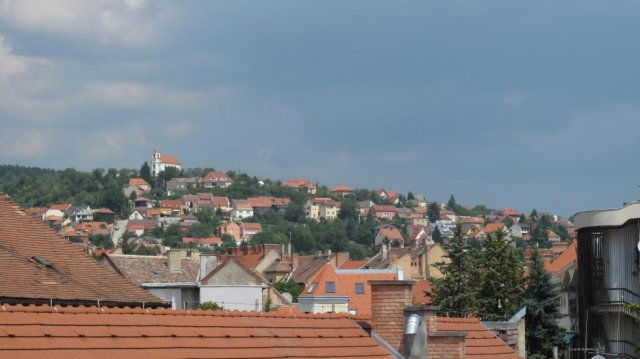 Kiadó téglalakás, albérlet, Pécsett, Rákóczi úton, 3 szobás