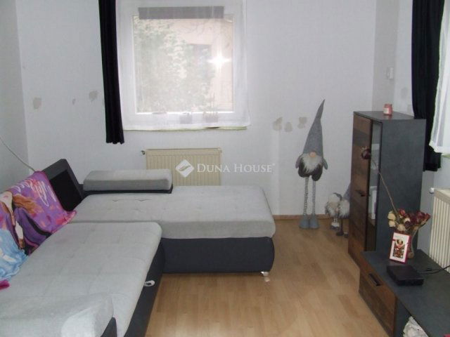 Eladó családi ház, Esztergomban 85 M Ft, 5 szobás