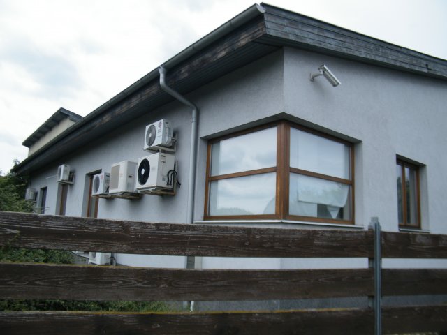 Eladó iroda, Dunaújvárosban 239.9 M Ft, 9 szobás