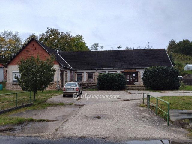 Eladó családi ház, Écsen 92 M Ft, 4 szobás