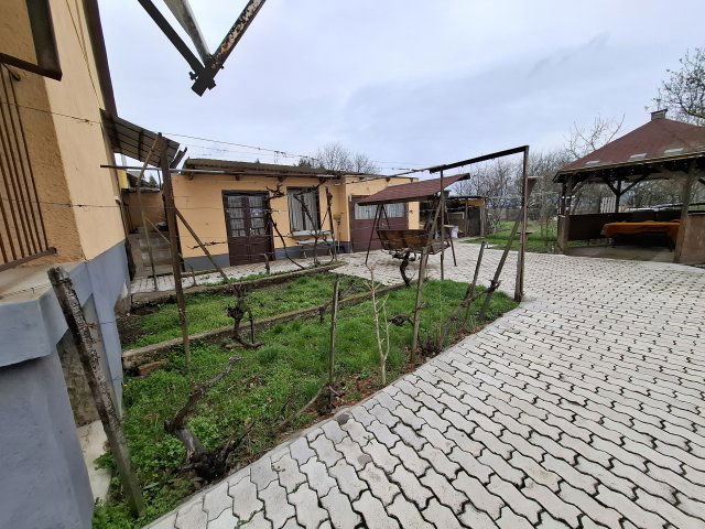 Eladó családi ház, Forrón 36.9 M Ft, 5 szobás