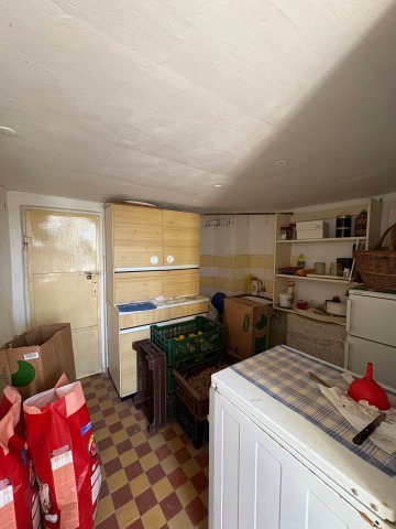 Eladó családi ház, Dunaalmáson 40 M Ft, 2 szobás