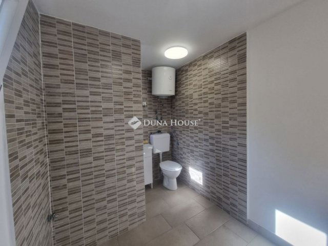 Eladó nyaraló, Tóalmáson 22 M Ft, 2 szobás