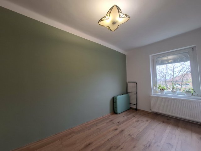 Eladó téglalakás, Komlón, Nagy László utcában 39.9 M Ft