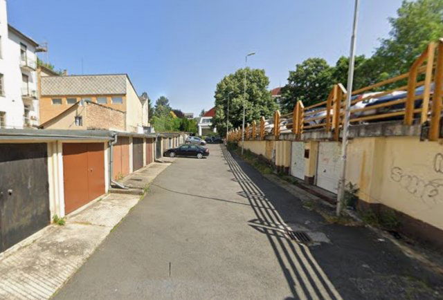 Kiadó garázs, Kaposváron, Fő utcában 28 E Ft / hó