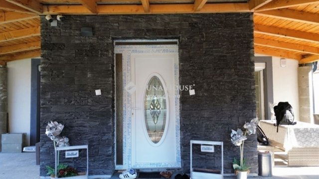 Eladó családi ház, Gödöllőn 165 M Ft, 8 szobás