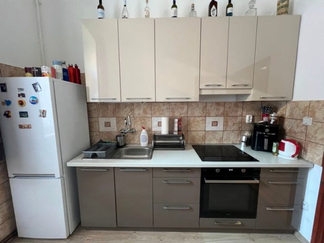 Kiadó téglalakás, albérlet, Pécsett, Király utcában, 1 szobás