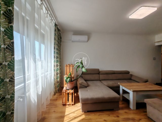 Kiadó panellakás, albérlet, Szegeden 200 E Ft / hó, 3 szobás