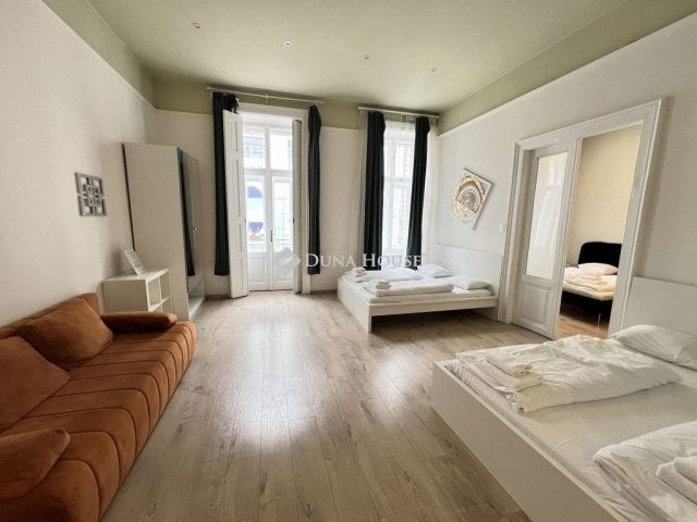 Eladó téglalakás, Budapesten, VI. kerületben 120 M Ft, 3 szobás