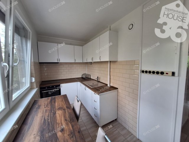 Eladó panellakás, Kecskeméten 52.5 M Ft, 2 szobás