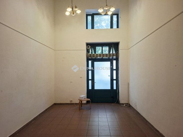 Kiadó üzlethelyiség, Budapesten, XII. kerületben 285 E Ft / hó