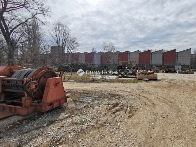 Eladó ipari ingatlan, Nyergesújfaluban 750 M Ft