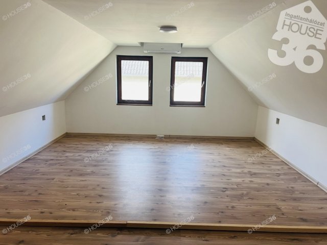 Eladó ikerház, Tolnán 62.9 M Ft, 9 szobás / költözzbe.hu