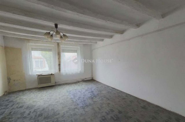 Eladó családi ház, Szegeden, Kun utcában 29.99 M Ft, 2 szobás