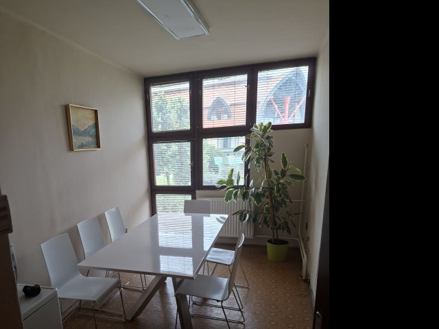 Kiadó iroda, Pécsett, Rákóczi úton 50 E Ft / hó, 1 szobás