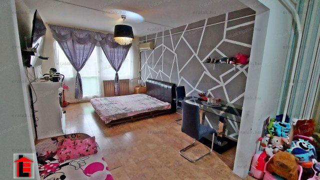 Eladó panellakás, Győrött 52.9 M Ft, 2 szobás