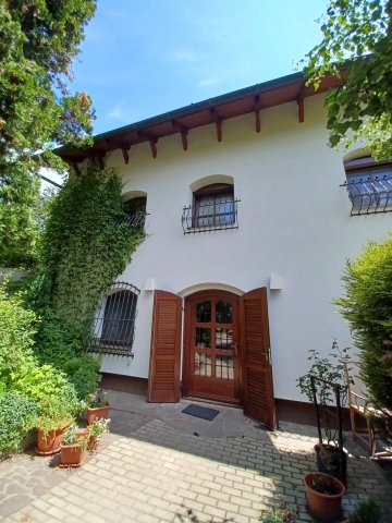 Eladó családi ház, Kesztölcön 135 M Ft, 6 szobás