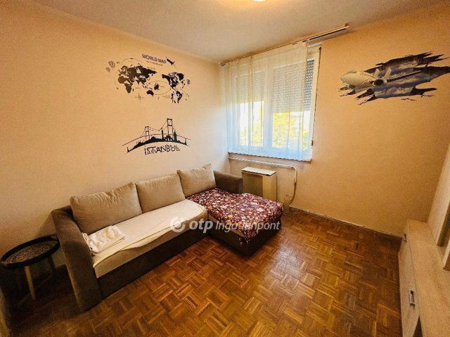 Eladó panellakás, Debrecenben 49.5 M Ft, 2+1 szobás