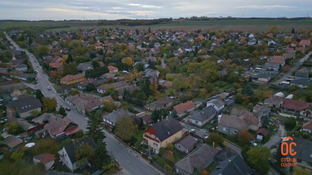 Eladó családi ház, Pécelen 149.9 M Ft, 4 szobás