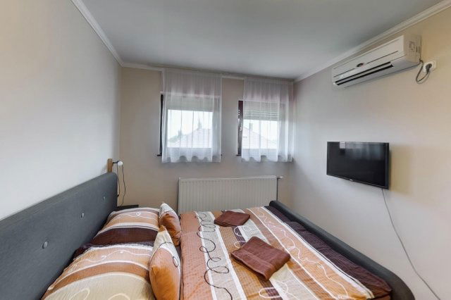 Eladó hotel, Cserkeszőlőn 159.5 M Ft, 8 szobás