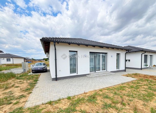 Kiadó ikerház, albérlet, Szombathelyen 300 E Ft / hó, 3 szobás