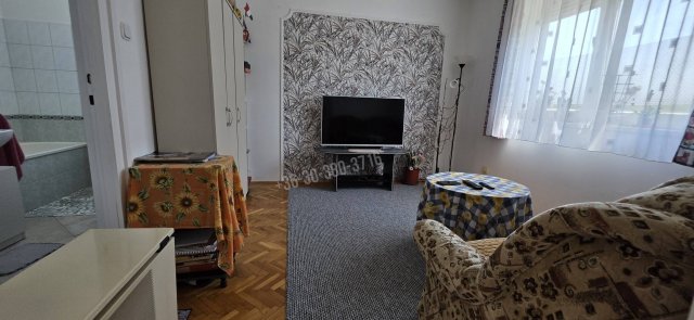 Eladó panellakás, Dunaújvárosban 32 M Ft, 2 szobás