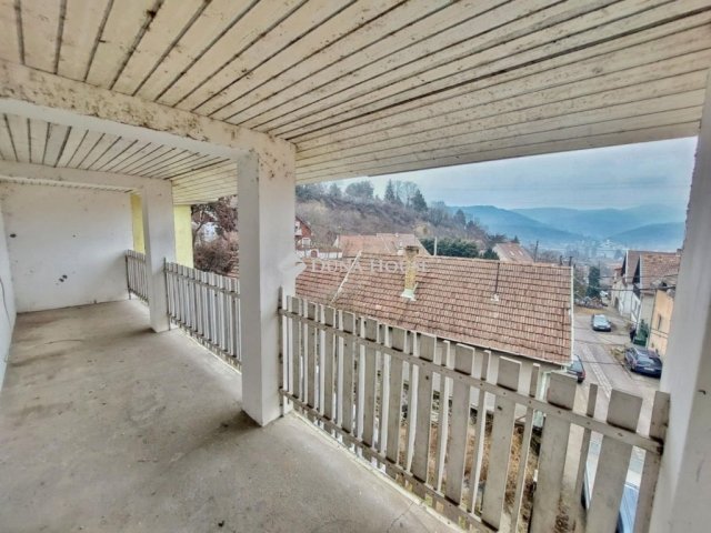 Eladó családi ház, Nagymaroson 72.99 M Ft, 6 szobás