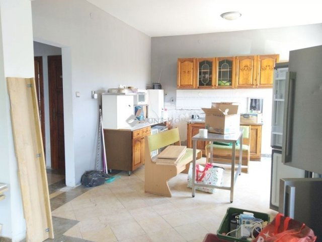 Eladó családi ház, Dunaharasztin 129 M Ft, 9 szobás