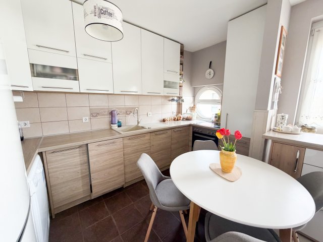 Eladó téglalakás, Tatán 92.5 M Ft, 2+1 szobás