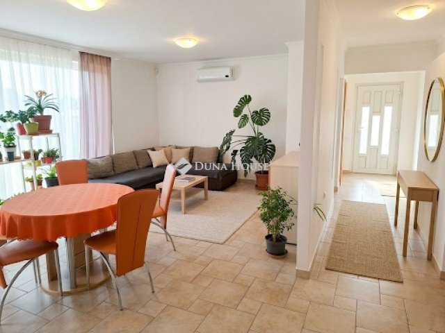 Eladó családi ház, Szegeden 155 M Ft, 4 szobás