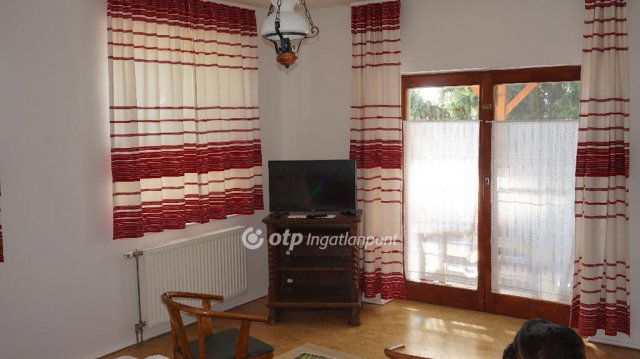 Eladó hotel, Gyöngyösön 396 M Ft, 23 szobás