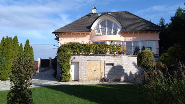 Eladó családi ház, Csömörön 274.9 M Ft, 5 szobás