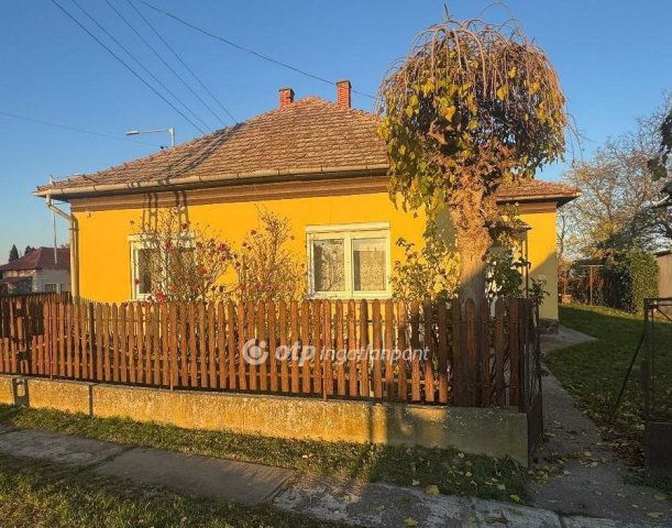 Eladó családi ház, Tiszaszőlősön 22.5 M Ft, 2+1 szobás