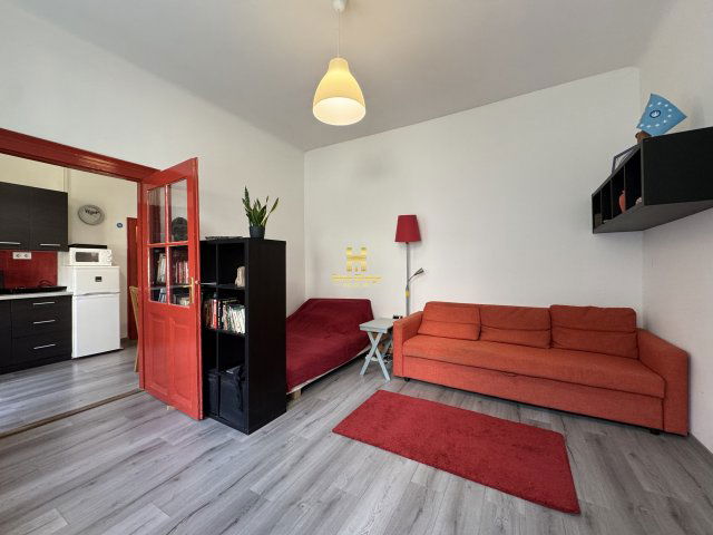 Eladó téglalakás, Budapesten, III. kerületben, Selmeci utcában