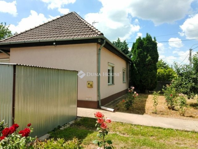Eladó családi ház, Velencén 69.9 M Ft, 4 szobás