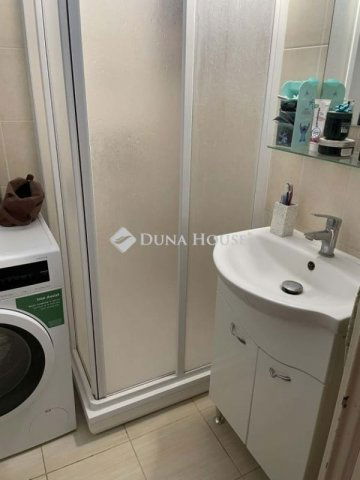 Eladó panellakás, Pécsett 53.99 M Ft, 2 szobás