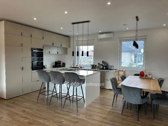 Eladó családi ház, Albertirsán 165 M Ft, 3 szobás