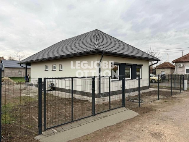 Eladó családi ház, Törtelen 67 M Ft, 4 szobás