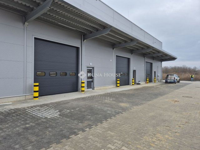 Kiadó ipari ingatlan, Vecsésen 2184 E Ft / hó