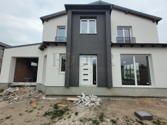 Eladó ikerház, Budapesten, XVIII. kerületben 139.9 M Ft, 5 szobás