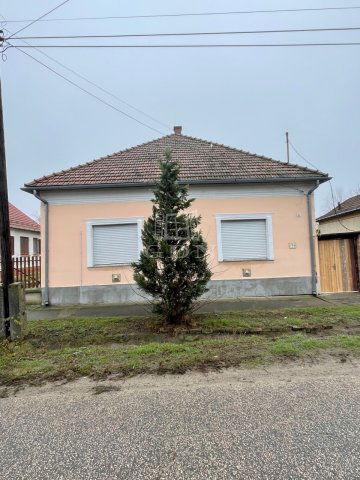 Eladó családi ház, Kisteleken 32 M Ft, 3 szobás